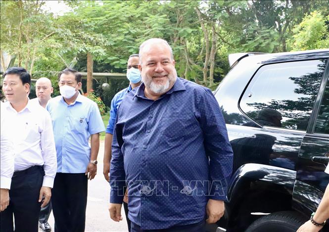Cuban Prime Minister Manuel Marrero Cruz visits the Cu Chi Tunnel Relics Site. VNA Photo