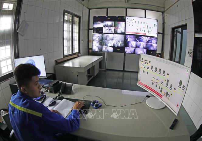 Trung tâm điều hành sản xuất tại Công ty CP Than Vàng Danh. Ảnh: Trần Việt - TTXVN