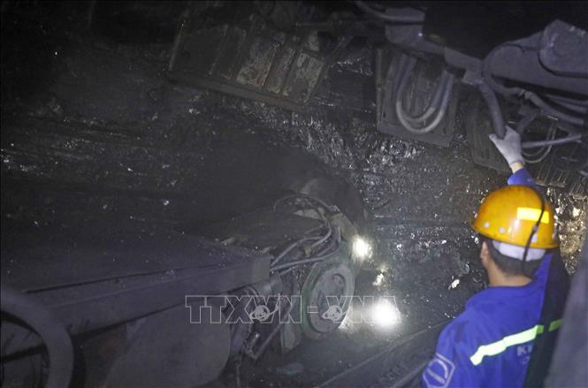 Công nhân khai thác than ở độ sâu 175 mét. Ảnh: Trần Việt - TTXVN