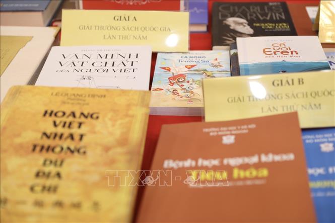 Sách đạt giải tại Lễ trao Giải thưởng Sách Quốc gia lần thứ năm. Ảnh: Minh Quyết - TTXVN