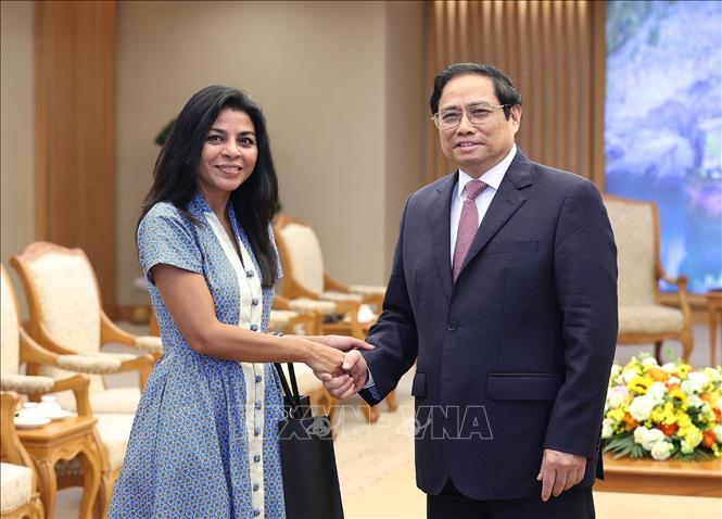 Prime Minister Pham Minh Chinh receives Era Dabla-Norris, head of the IMF’s Article IV Consultation of the Department of Asia-Pacific in Hanoi on October 3. VNA Photo: Dương Giang