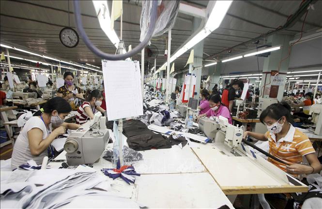 Making products for export at the Bac Giang Garment JSC in the northern province of Bac Giang. VNA Photo: Trần Việt 