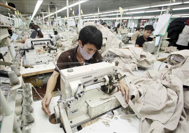 Making products for export at the Bac Giang Garment JSC in the northern province of Bac Giang. VNA Photo: Trần Việt 