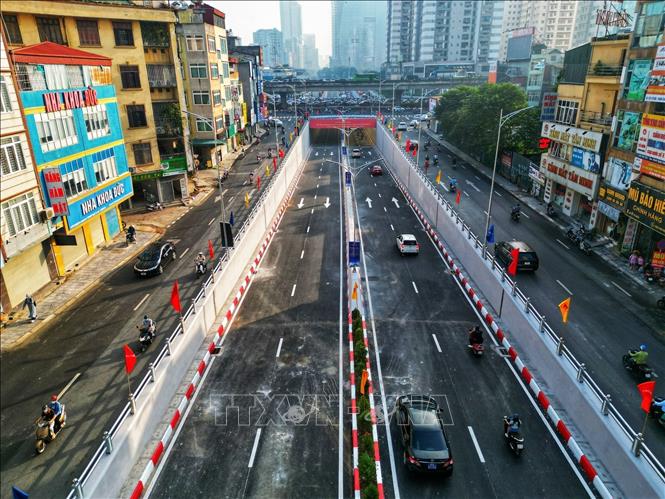 Vehicles in the tunnel during its inauguration day. VNA Photo: Tuấn Anh