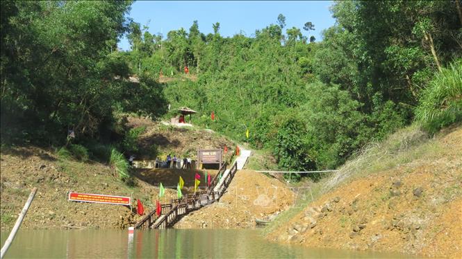 Trong ảnh: Lối vào Địa đạo Khu ủy Trị Thiên Huế. Ảnh: Tường Vi - TTXVN