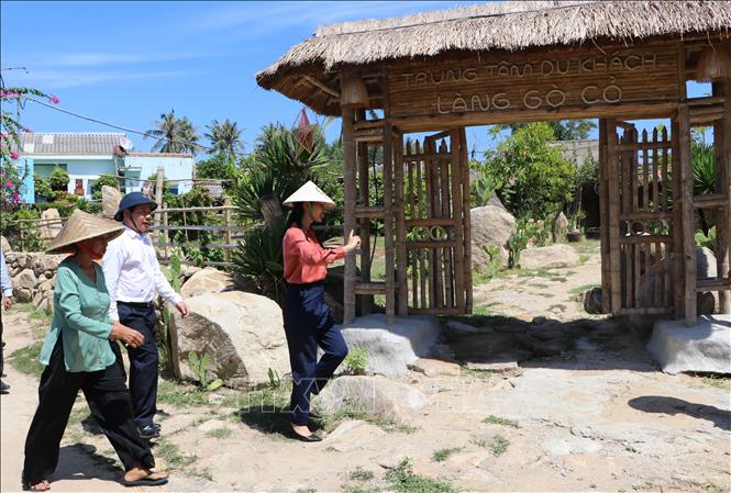 Trong ảnh: Trung tâm du khách làng Gò Cỏ - nơi du khách dừng chân khi tham quan làng Gò Cỏ. Ảnh: Đinh Hương – TTXVN