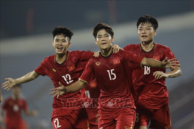 Striker Bui Hoang Son (15) scores the opening goal for Vietnam at the 18th minute. VNA Photo: Minh Quyết 