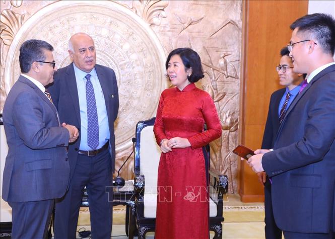 Các đại biểu trao đổi bên lề Hội đàm. Ảnh: Văn Điệp - TTXVN