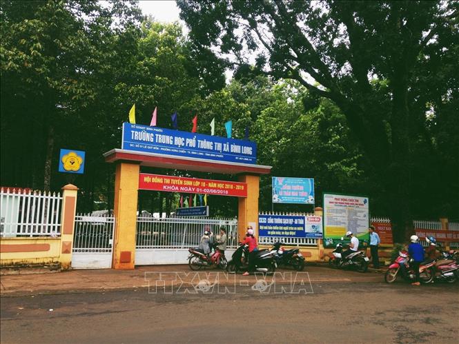Trong ảnh: Trường THPT thị xã Bình Long, nơi học sinh nam bị đánh hội đồng trước cổng trường. Ảnh: TTXVN phát
