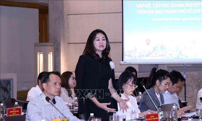 Bà Đặng Thị Thi Thanh, Phó Tổng Giám đốc Công ty Du lịch Bến Thành phát biểu ý kiến tại Hội nghị. Ảnh: Xuân Khu-TTXVN