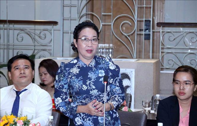 Bà Phùng Ngọc Vân, Giám đốc Bảo tàng Áo dài Việt Nam phát biểu ý kiến tại Hội nghị. Ảnh: Xuân Khu-TTXVN