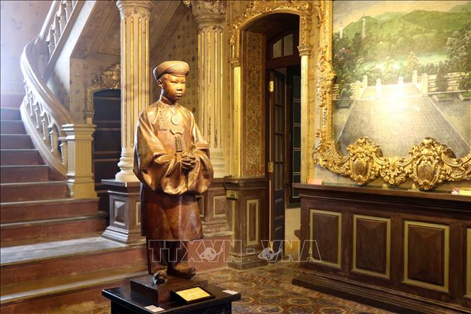 At the center of the room stands the statue of young Bao Dai, created to commemorate his crowning as prince and moved to An Dinh Palace in 1922. VNA Photo: Đỗ Trưởng