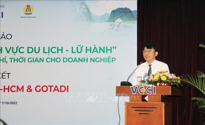 Trong ảnh: Ông Ngô Minh Đức, Tổng Giám đốc GOTADI, giới thiệu những nội dung chính trong ký kết thỏa thuận hợp tác (MOU) giữa VCCI chi nhánh Thành phố Hồ Chí Minh và GOTADI. Ảnh: Mỹ Phương - TTXVN.