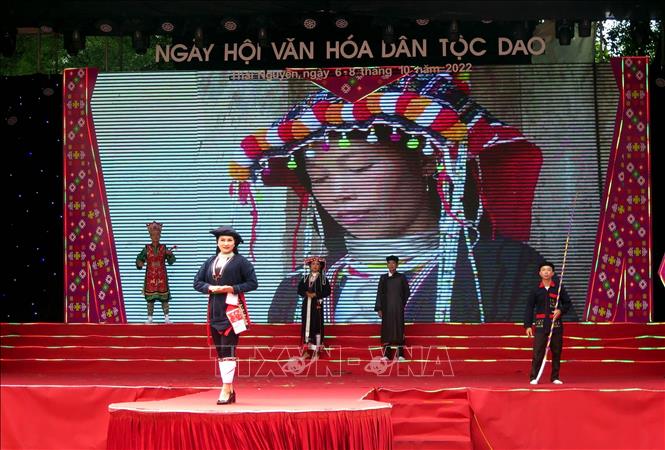 Trang phục thường ngày của phụ nữ người Dao quần chẹt tỉnh Vĩnh Phúc. Ảnh: Thu Hằng-TTXVN