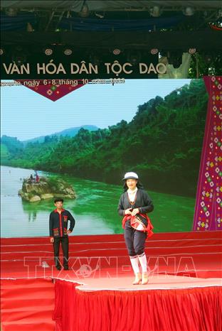 Trang phục ngày thường của phụ nữ người Dao tỉnh Thanh Hóa. Ảnh: Thu Hằng-TTXVN
