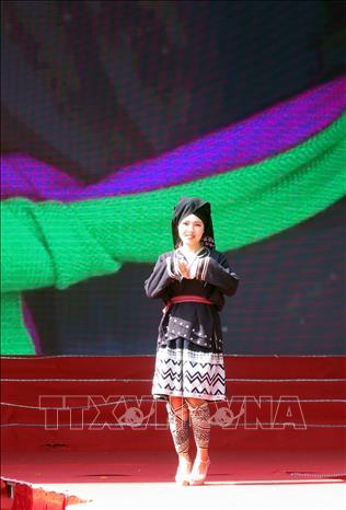 Trang phục ngày thường của thiếu nữ Dao tiền tỉnh Phú Thọ. Ảnh: Thu Hằng-TTXVN
