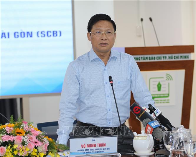 Ông Võ Minh Tuấn, Giám đốc Ngân hàng Nhà nước Việt Nam chi nhánh Tp.Hồ Chí Minh thông tin về tình hình hoạt động của SCB. Ảnh: Hứa Chung - TTXVN