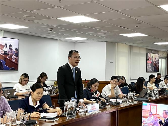 Ông Hoàng Minh Hoàn, Phó Tổng giám đốc phụ trách điều hành SCB khẳng định ngân hàng đã kiểm soát tình hình, thanh khoản ổn định. Ảnh: Hứa Chung - TTXVN