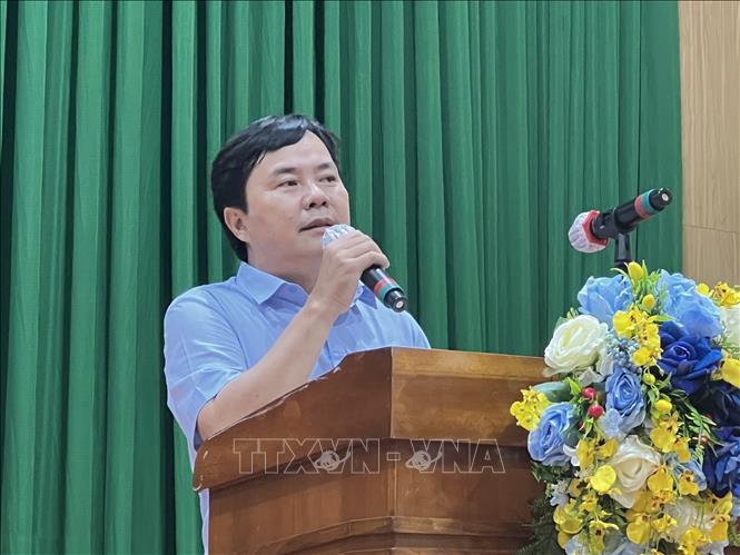Thầy Trần Minh Xuân - Phó Hiệu trưởng Trường THPT Châu Văn Liêm phát biểu tại sự kiện. Ảnh: Ánh Tuyết - TTXVN
