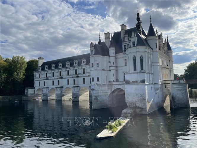 Một phần lâu đài Chenonceau vắt ngang sông Cher, một nhánh của sông Loire. Ảnh: Nguyễn Thu Hà (P/v TTXVN tại Pháp) 

