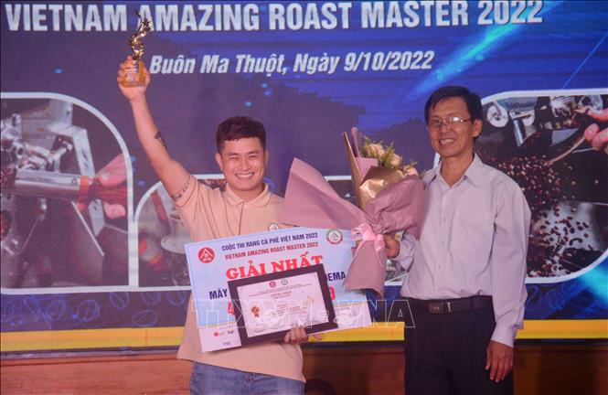 Với 148,6/210 điểm, thí sinh Tạ Tuấn Anh (đến từ thành phố Hồ chí Minh) xuất sắc đạt giải Nhất cuộc thi. Ảnh: Hoài Thu – TTXVN.