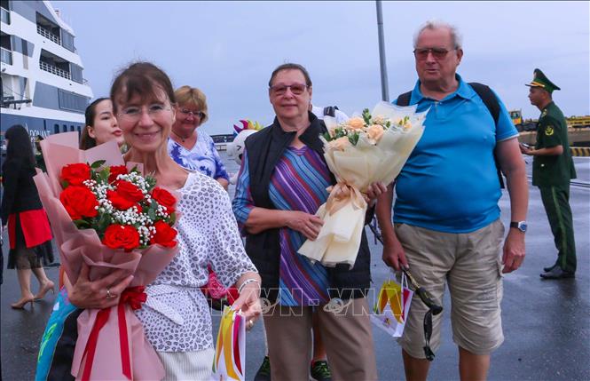 The foreign holidaymakers aboard the cruise ship Le Lape'rouse. VNA Photo: Trần Lê Lâm