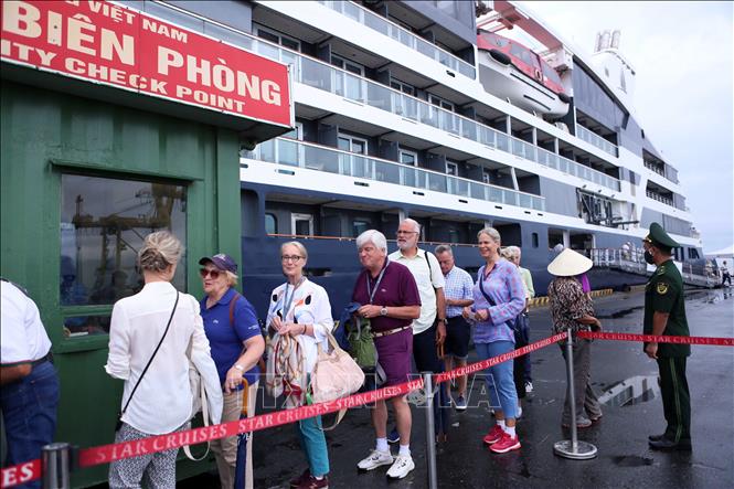 The foreign holidaymakers aboard the cruise ship Le Lape'rouse. VNA Photo: Trần Lê Lâm