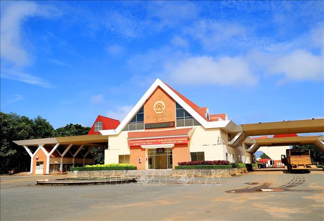 Trong ảnh: Cửa khẩu quốc tế Xa Mát có kiến trúc ấn tượng trên vùng biên giới Tây Ninh. Ảnh: Hồng Đạt - TTXVN
