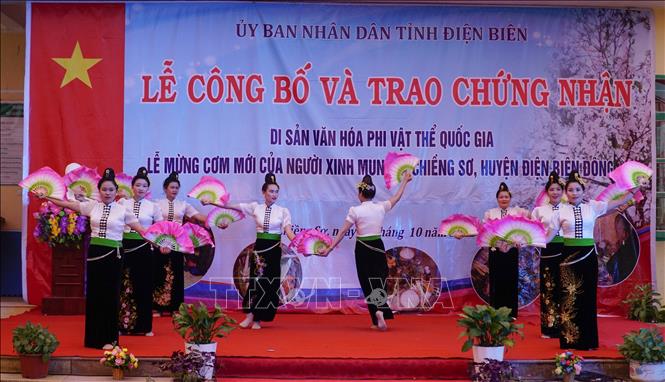 Trong ảnh: Tiết mục văn nghệ tại buổi lễ. Ảnh: Xuân Tư - TTXVN