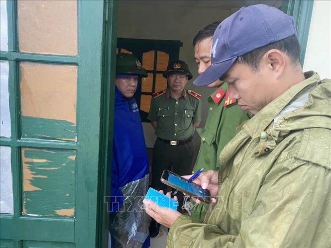 Cơ quan chức năng khẩn trương điều tra, làm rõ nguyên nhân vụ hỏa hoạn. Ảnh: Đoàn Hữu Trung - TTXVN