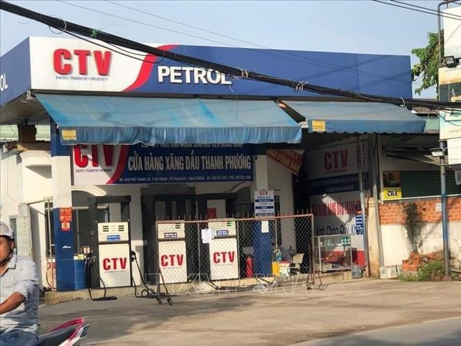 Một cây xăng khác cũng trên địa bàn thành phố Thủ Dầu Một, tỉnh Bình Dương kéo rào nghỉ bán. Ảnh: TTXVN phát