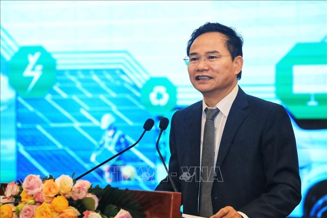 Trong ảnh: Phó Cục trưởng Cục Biến đổi khí hậu (Bộ Tài nguyên và Môi trường) Phạm Văn Tấn phát biểu tại hội thảo. Ảnh: Tuấn Anh - TTXVN 