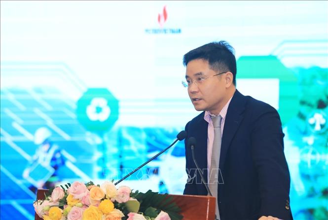 Trong ảnh: Ông Nguyễn Quang Thuân, Tổng giám đốc FiinRatings - đơn vị Việt Nam được Tổ chức Trái phiếu khí hậu quốc tế ủy quyền xác nhận trái phiếu xanh theo tiêu chuẩn quốc tế phát biểu tại hội thảo. Ảnh: Tuấn Anh - TTXVN