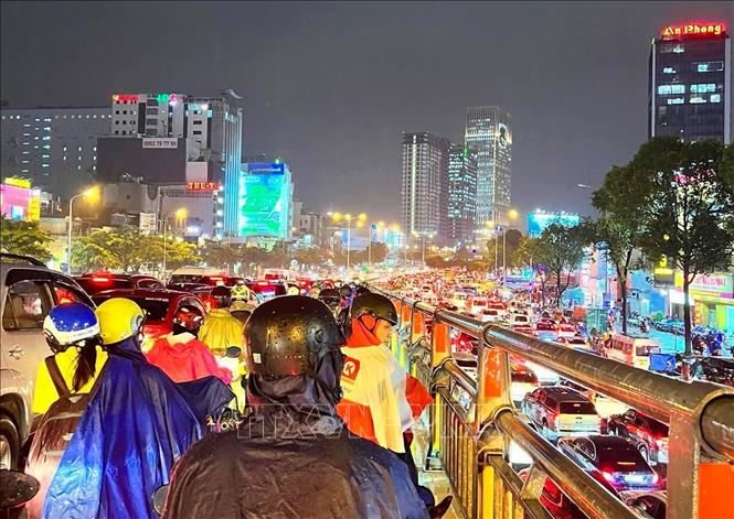 Trong ảnh: Ùn tắc giao thông thường xuyên xảy ra ở Thành phố Hồ Chí Minh. Ảnh: Hồng Đạt - TTXVN