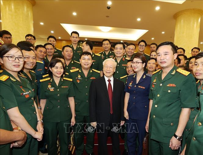 Tổng Bí thư Nguyễn Phú Trọng, Bí thư Quân ủy Trung ương với các đại biểu Đại hội Đoàn Thanh niên Cộng sản Hồ Chí Minh Quân đội lần thứ X. Ảnh: Trí Dũng –TTXVN
