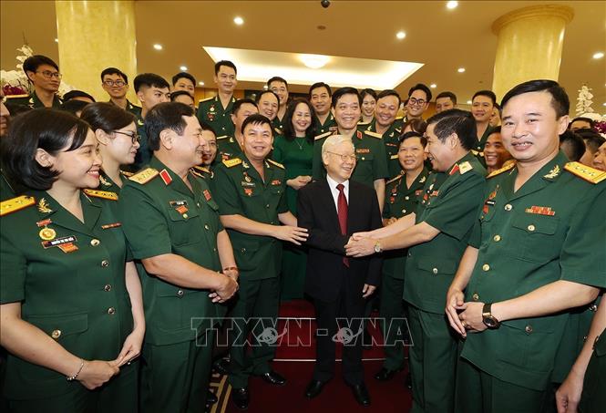 Tổng Bí thư Nguyễn Phú Trọng, Bí thư Quân ủy Trung ương với các đại biểu Đại hội Đoàn Thanh niên Cộng sản Hồ Chí Minh Quân đội lần thứ X. Ảnh: Trí Dũng –TTXVN
