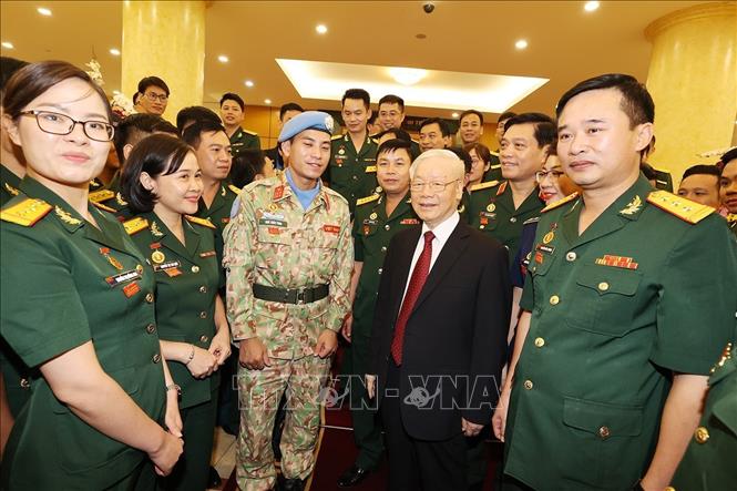 Tổng Bí thư Nguyễn Phú Trọng, Bí thư Quân ủy Trung ương với các đại biểu Đại hội Đoàn Thanh niên Cộng sản Hồ Chí Minh Quân đội lần thứ X. Ảnh: Trí Dũng –TTXVN