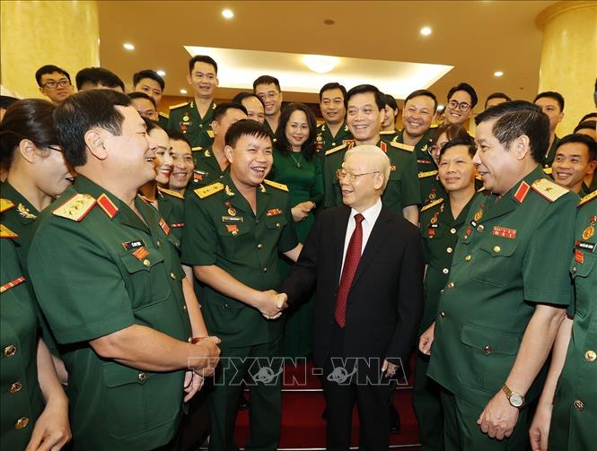 Tổng Bí thư Nguyễn Phú Trọng, Bí thư Quân ủy Trung ương với các đại biểu Đại hội Đoàn Thanh niên Cộng sản Hồ Chí Minh Quân đội lần thứ X. Ảnh: Trí Dũng –TTXVN