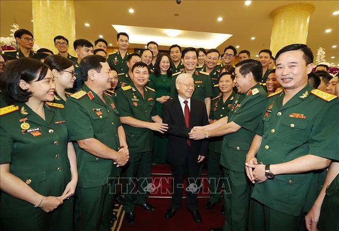 Tổng Bí thư Nguyễn Phú Trọng, Bí thư Quân ủy Trung ương với các đại biểu Đại hội Đoàn Thanh niên Cộng sản Hồ Chí Minh Quân đội lần thứ X. Ảnh: Trí Dũng –TTXVN