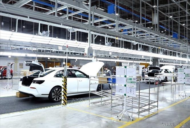 Nhà máy sản xuất ô tô Vinfast của Tập đoàn Vingroup khánh thành và đi vào sản xuất hàng loạt, mở ra hướng  mới cho tương lai ngành ô tô Việt Nam,  Ảnh: Thống Nhất -TTXVN
