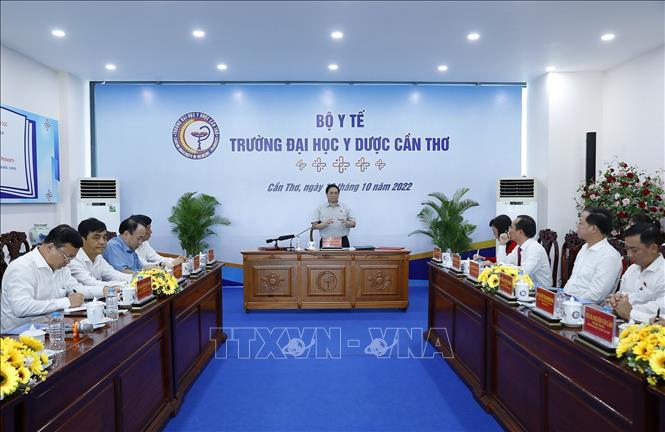 Earlier the same day, PM Chinh had a working session with the Can Tho University of Medicine and Pharmacy. VNA Photo: Dương Giang