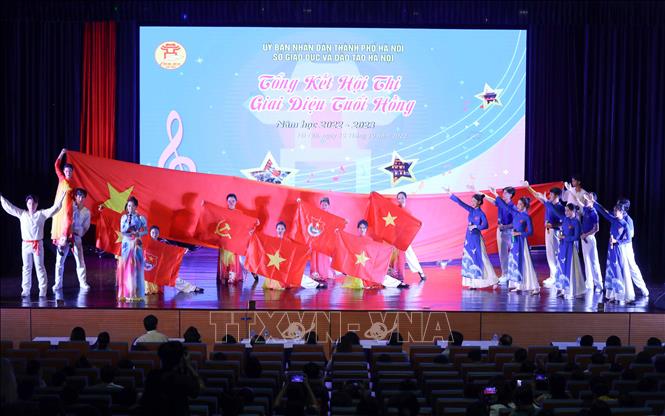 Công diễn các tiết mục xuất sắc của hội thi. Ảnh: Thanh Tùng - TTXVN 