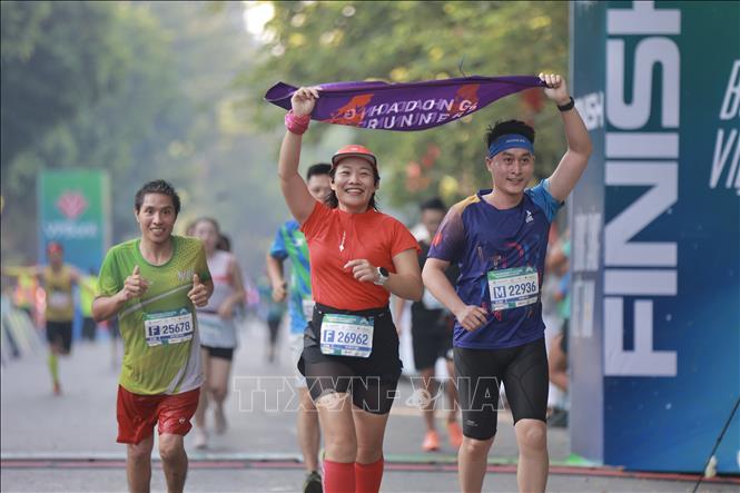 Giải chạy hứa hẹn là sự kiện thể thao bùng nổ, khơi dậy tinh thần thể thao, đồng lòng gắn kết, vượt lên chính mình để vươn tới những giá trị thịnh vượng về tinh thần. Ảnh: Minh Sơn - TTXVN