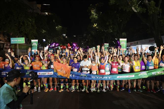 Giải chạy marathon quốc tế chính thức của Thành phố Hà Nội được Ngân hàng Việt Nam Thịnh Vượng (VPBank) và Công ty DHA Việt Nam tổ chức. Ảnh: Minh Sơn - TTXVN