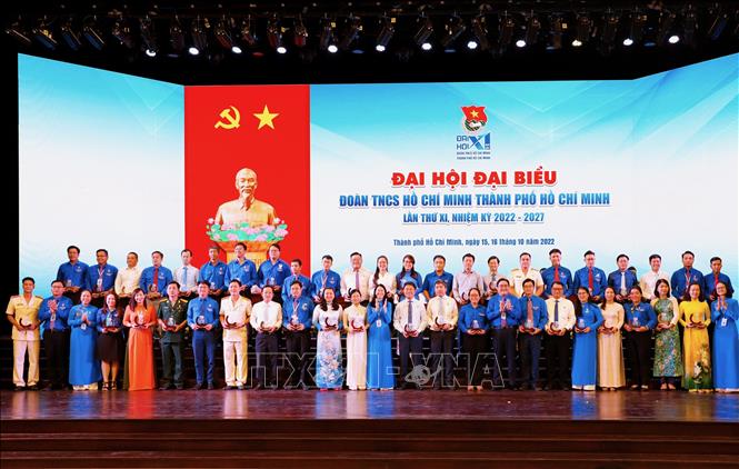 Nghi thức cảm ơn và chia tay các đồng chí Ủy viên Ban chấp hành Thành đoàn Thành phố Hồ Chí Minh khoá X thôi tham gia nhiệm kỳ XI. Ảnh: Hồng Giang - TTXVN.