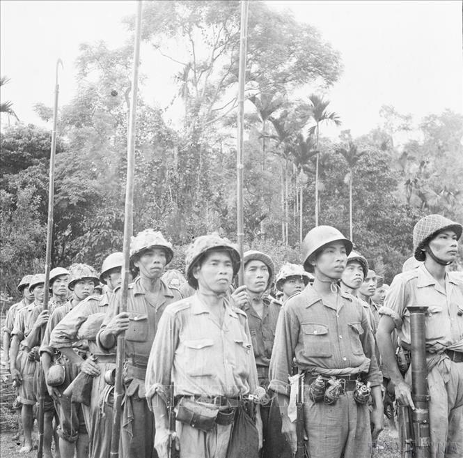 Lực lượng tham gia chiến dịch của ta gồm các đại đoàn 308, 312, 316 (thiếu), tiểu đoàn 910 (Trung đoàn 148), 6 đại đội Sơn pháo 75 ly, 3 đại đội súng cối 120 ly, 1 Trung đoàn công binh và 11 đại đội bộ đội địa phương. Trong ảnh: Các đơn vị tham gia chiến dịch chuẩn bị xuất phát. Ảnh: TTXVN