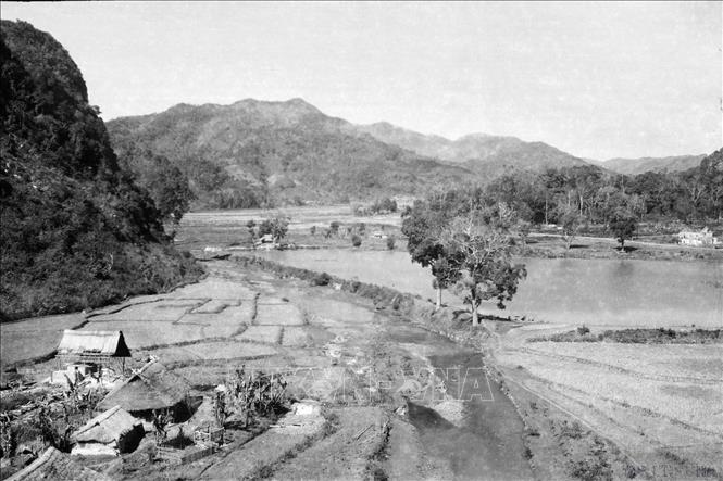 Đợt 2 (từ ngày 7-22/11/1952), quân ta vượt sông Đà, tiêu diệt khu phòng thủ Mộc Châu, giải phóng tỉnh Sơn La, Điện Biên Phủ. Trong ảnh: Thuận Châu (Sơn La) sau ngày giải phóng. Ảnh: TTXVN