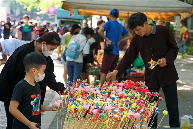 To He (toy figurine) is a traditional toy for children. It is made of sticky rice powder, sugar and food colouring. VNA Photo: Khánh Hòa