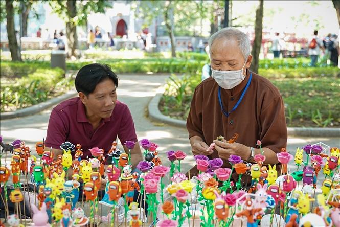The craft requires dexterity, creativity and precision in every detail to turn out quality products. VNA Photo: Khánh Hòa