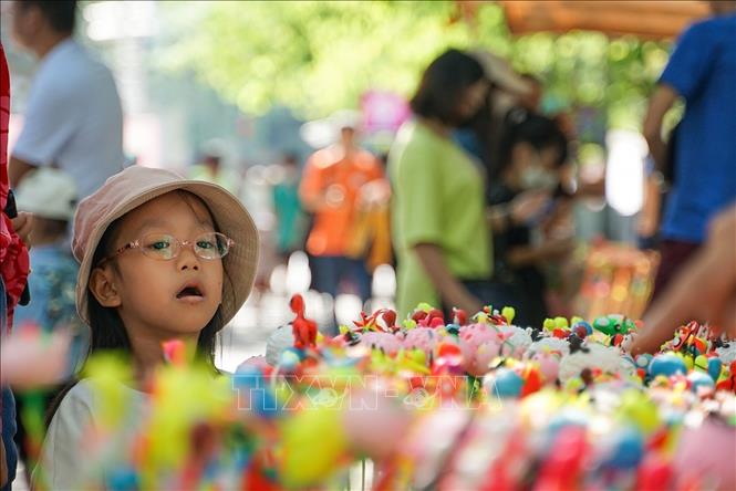 To He (toy figurine) is a traditional toy for children. It is made of sticky rice powder, sugar and food colouring. VNA Photo: Khánh Hòa